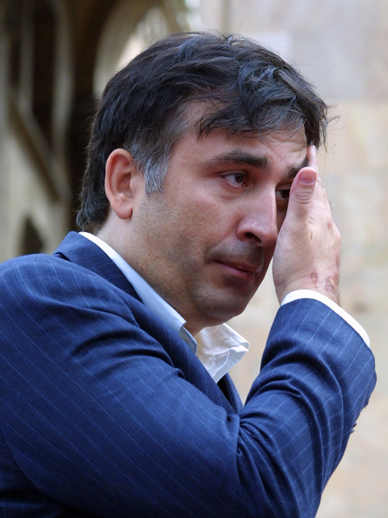 Адвокат заявил, что у Саакашвили атрофировались мышцы левой руки