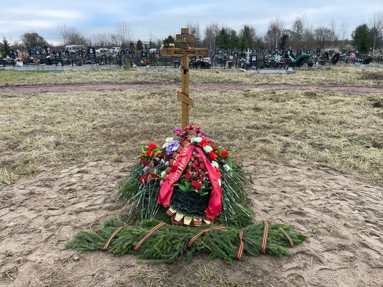 Останки четырех красноармейцев перезахоронили в деревне Коммолово