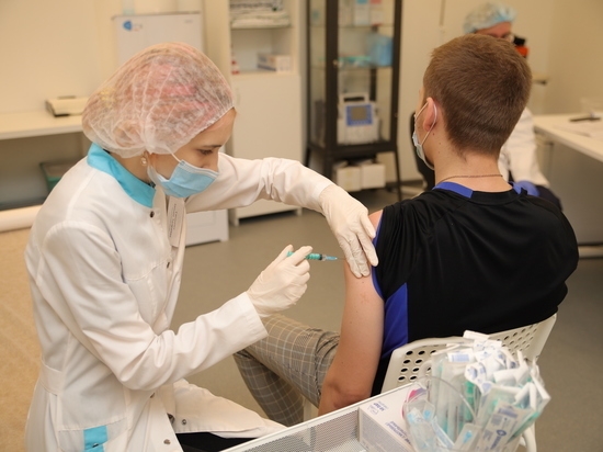 Больше 1,2 млн человек привились от коронавируса в Ленобласти к середине ноября