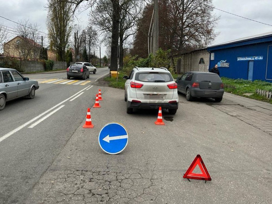На улице Емельянова пенсионерка и Hyundai Creta не поделили дорогу