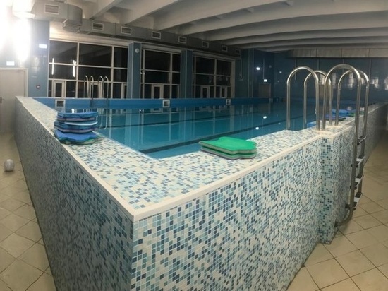 Девочку нашли без сознания под водой в школьном бассейне в Новосибирске