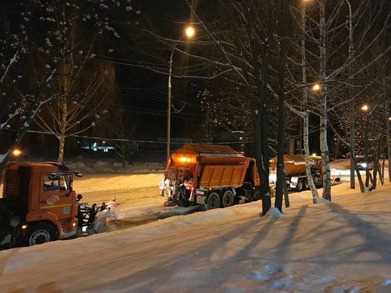 В уборке дорог Йошкар-Олы от снега задействуют более 50 машин спецтехники