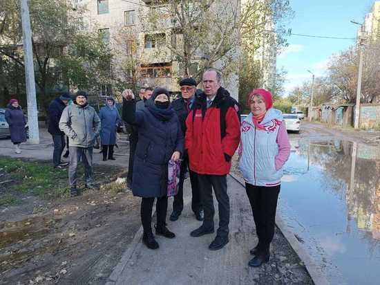 В Астрахани встречи с жителями помогают оперативно решать проблемы