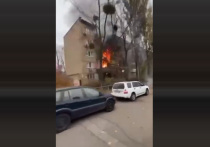 Украинские СМИ сообщают, что после российских ракетных ударов по нескольким городам днем 15 ноября в Житомире и в Харькове в отдельных районах пропало электричество