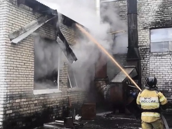 Сотрудники МЧС тушили пожар на хлебзаводе в Гусь-Хрустальном