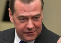 Замглавы Совбеза РФ Дмитрий Медведев назвал "воровством российских активов" возможные решения стран на основании резолюции Генассамблеи ООН, накануне рекомендовавшей назначить России выплаты репараций в пользу Украины