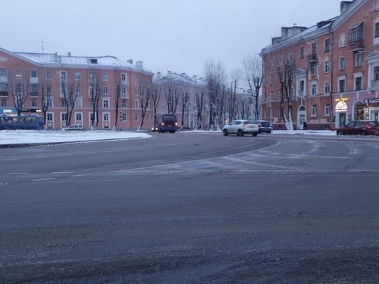 По данным комитета ЖКХ, транспорта и связи администрации Северодвинска, проезжие части автодорог и территории общего пользования были убраны своевременно