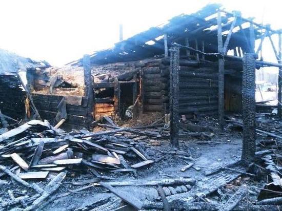 Пожилая женщина погибла во время пожара в своем доме в Томской области