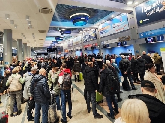 «Произошел технический сбой»: в омском аэропорту рассказали об очередях на регистрацию