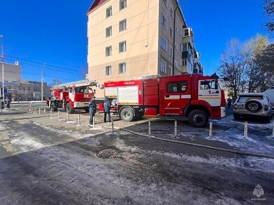 Пожар произошел в многоквартирном доме на улице Комсомольской в Южно-Сахалинске