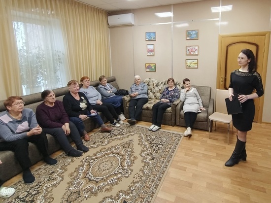Серпуховская поэтесса выступила для посетителей Дома ветеранов