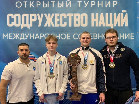 Силачи из Ноябрьска завоевали 3 золота на международных соревнованиях