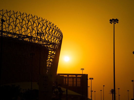 20 ноября в Катаре стартует чемпионат мира по футболу 2022 года. Впервые в истории турнир проходит на Ближнем Востоке в стране, где еще недавно не было развитой футбольной инфраструктуры. Специально к чемпионату мира в Катаре возвели 8 современных стадионов. "МК-Спорт" рассказывает о каждом