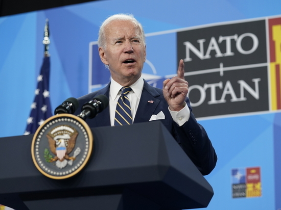 Политолог Межуев усмотрел спектакль Байдена в истории с ракетой в Польше