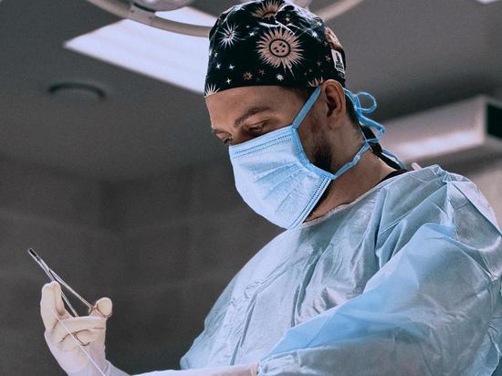  В Новосибирске пластический хирург Лехнер увеличил пациентке грудь до 7 размера
