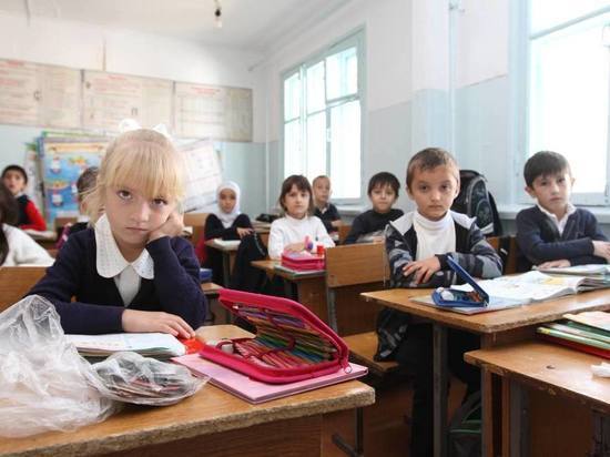 В некоторых школах Дагестана дети вынуждены питаться в актовом зале