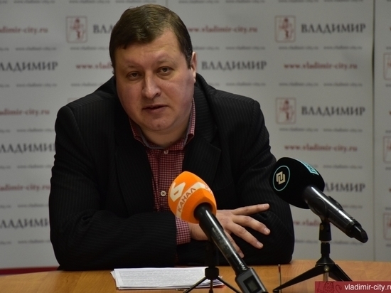 В центре Владимира срубили голубую ель