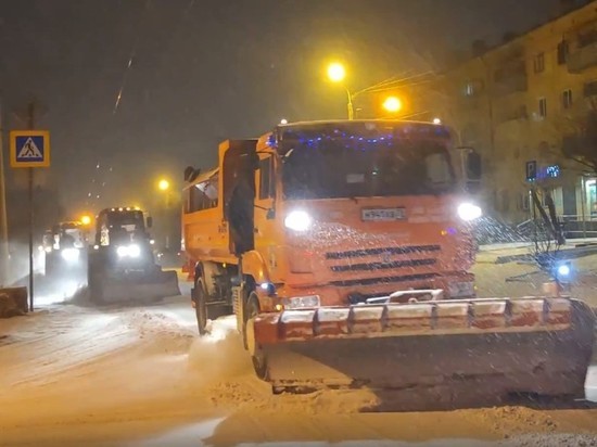 Вице-премьер и министр ЖКХ Забайкалья ночью проверили уборку снега в Чите