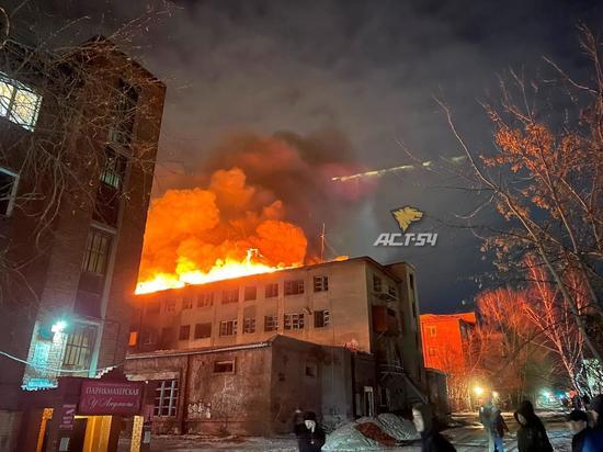 Пожар в бывшем отделе полиции потушили в Ленинском районе Новосибирска