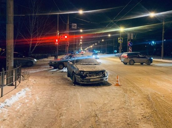 В Омске две девочки пострадали в столкновении машин