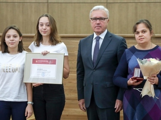 Путин наградил многодетную семью из Красноярского края орденом «Родительская слава»