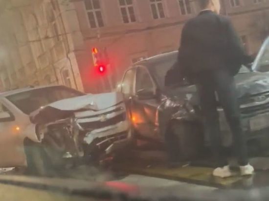На перекрёстке улиц Ленина и Свободы в центре Рязани произошла авария