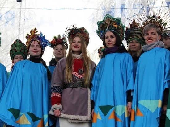 Жителям Петрозаводска предлагают бесплатно посмотреть на короны для красавицы Марьяне