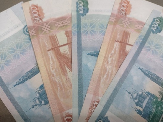 Лжеследователь убедил женщину из Ноябрьска снять со счета и перевести ему 360 тысяч