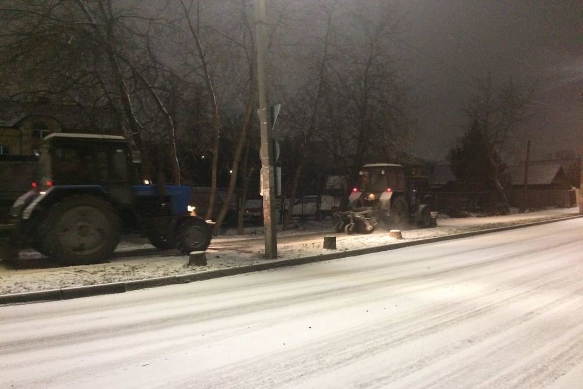 С первым снегом: на улицы Костромы вышла снегоуборочная техника