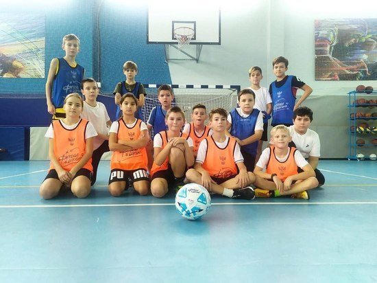 Спортивная амуниция поступила в школы Серпухова в рамках проекта «Футбол в школе»