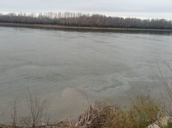 В Астраханской области на реке Бахтемир выявили загрязнение