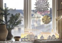 Улицы городов уже начали украшать иллюминацией, тут и там появляются рождественские ярмарки на площадях, а витрины магазинов наполняются яркими блестящими шарами и искусственным снегом