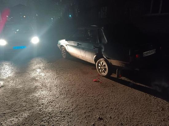 Автомобиль от удара другой машины отбросило на пешехода в Пскове