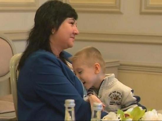 Губернатор Александр Гусев вручил спасшему семью от пожара 7-летнему воронежцу медаль за проявленное мужество