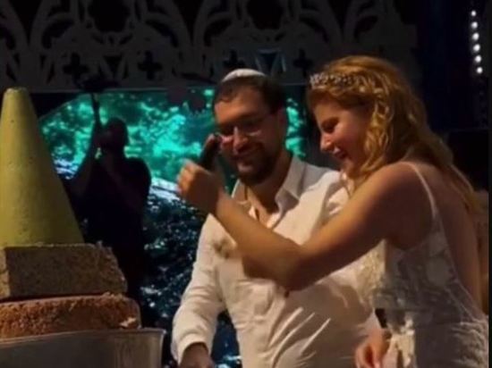 Телеведущий Парфенов выдал дочь замуж в Израиле по еврейским традициям