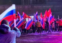 На площади у подножия Соборной горы в Серпухове в эти минуты проходит масштабное патриотическое мероприятие в поддержку бойцов СВО - концерт «Za Россию
