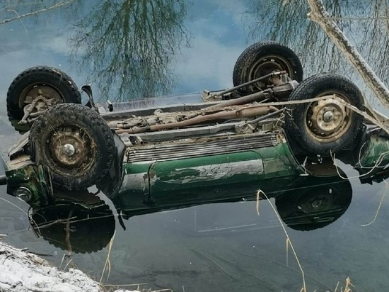 На Алтае автомобиль рухнул в Катунь, водитель погиб