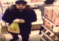 Сотрудники полиции устанавливают личность мужчины, который похитил парфюм из магазина в Чите