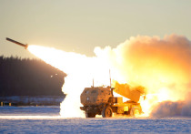 ВСУ применяют все более «свежие» новые боеприпасы для РСЗО HIMARS американского производства, использованные при обстреле Брянки ракеты датированы уже 2020 годом выпуска, поделился подробностями в эфире Первого канала офицер НМ ЛНР Андрей Марочко