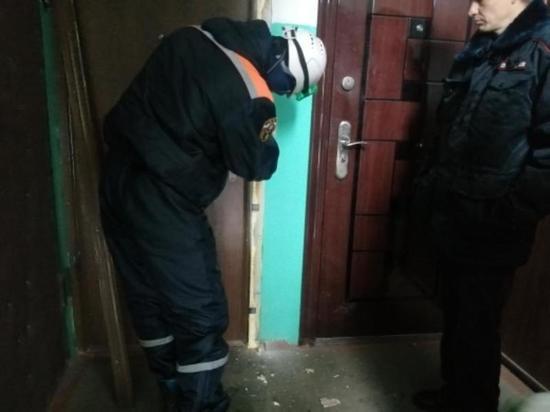 В Пензе спасатели помогли женщине в запертой квартире