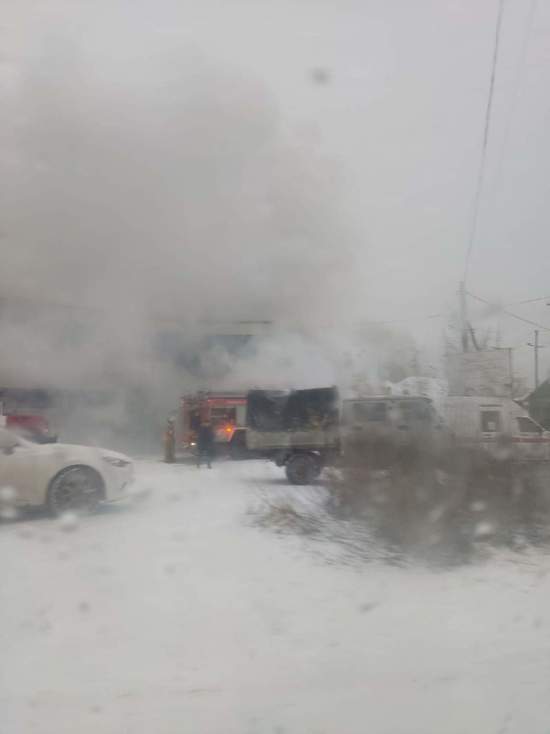 В Пензенской области выгорела площадка авторазбора