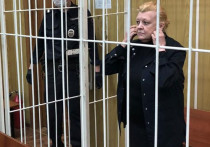 Обвиняемая в хищении имущества семьи известного советского актера Алексея Баталова Наталия Дрожжина подала в суд на дочь покойного артиста Марию Баталову