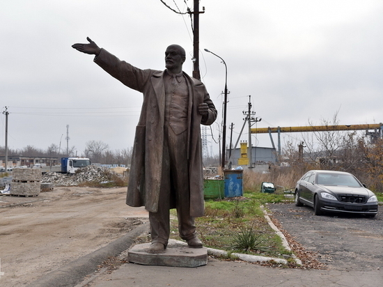 Исчезнувшие с пьедесталов памятники Ленину найдены в Мариуполе
