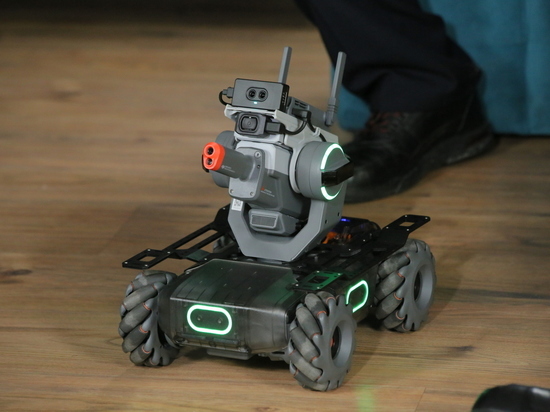 Челябинец учит детей создавать роботов-воинов