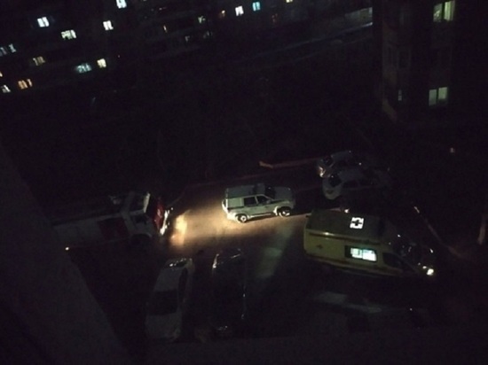 Соцсети: выпавшая с балкона высотки в Орле девушка – выпускница школы