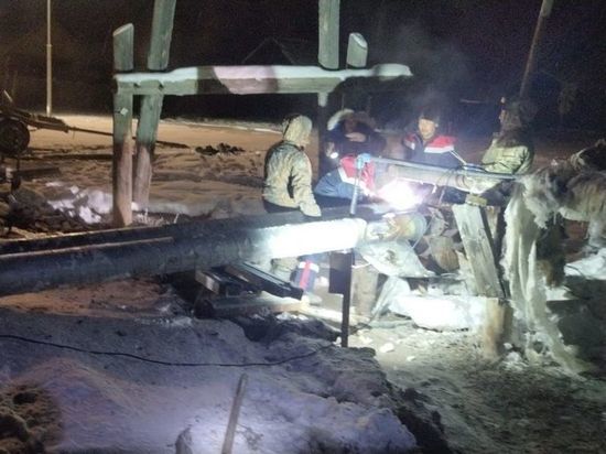 В селе Чурапча оперативно восстановили поврежденную теплотрассу