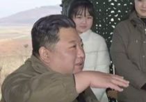 Северокорейский лидер Ким Чен Ын появился вместе со своей дочерью во время испытаний баллистической ракеты