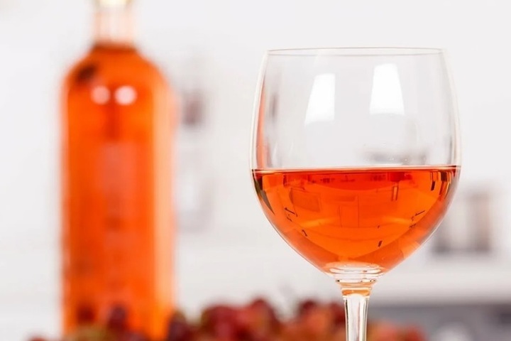 Цвет настроения оранжевый: ​​​​​​​в России растет производство оранжевого вина