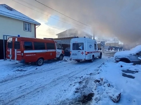 В Челябинской области огонь с гаража перекинулся на жилые дома
