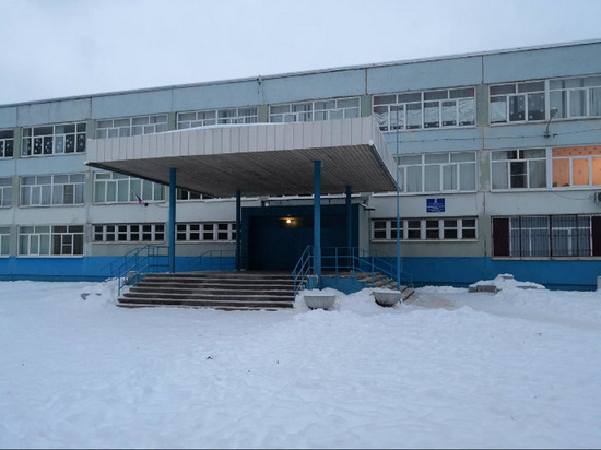 Четыре дня около школы на Владимира Невского в Воронеже будет находиться пожарная машина